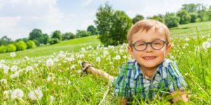 Wer kommt für die Kosten von Kinderbrillen auf?
